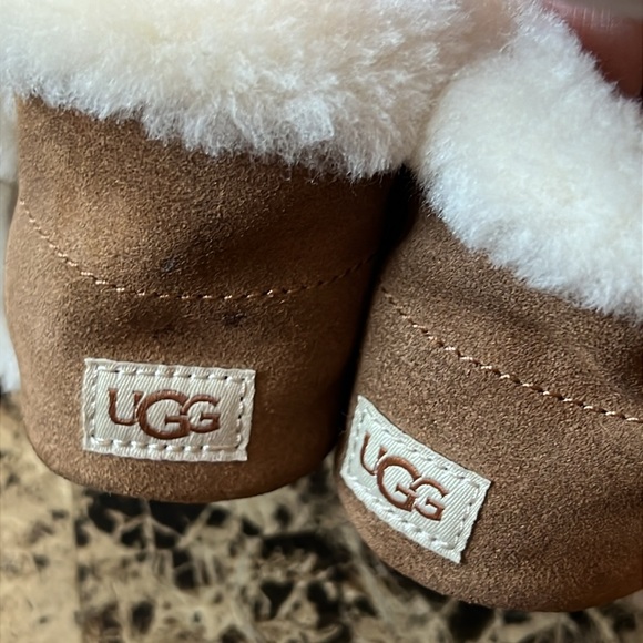 UGG Baby Lassen slip on boots size 04/05 - Picture 5 of 8
